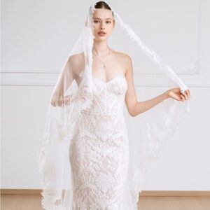 NWT Mantilla Style Lace and Tulle Floor Length Ivory Veil 72”